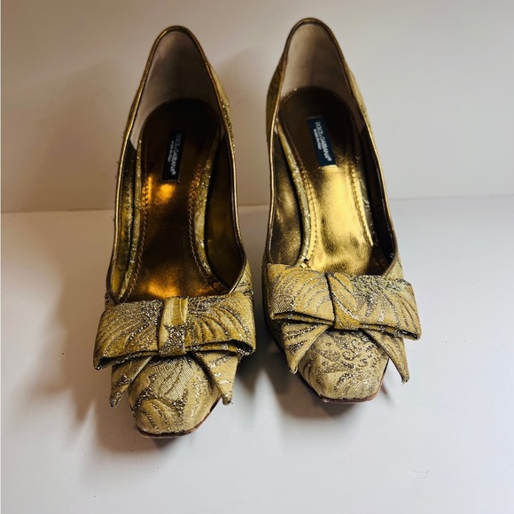 Dolce & Gabbana Gold Bow Brocade Holiday Pumps 37
